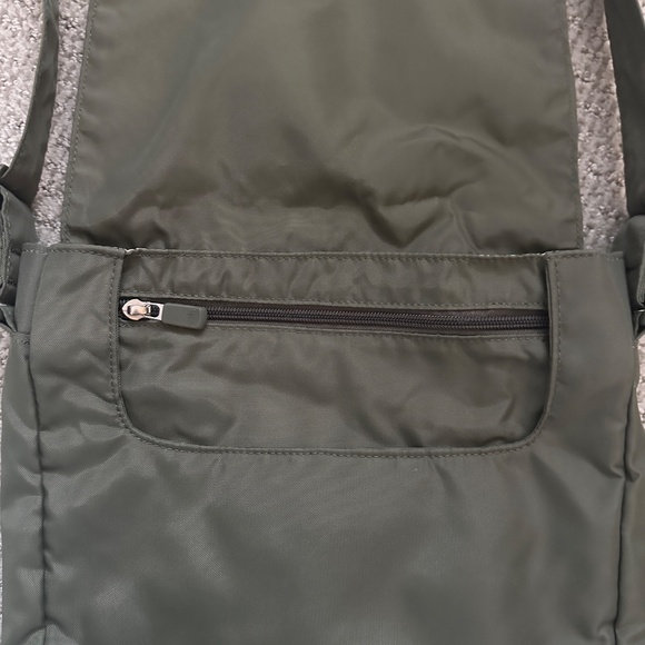 North Face nylon messenger / crossbody bag - olive/military green - Picture 2 of 4